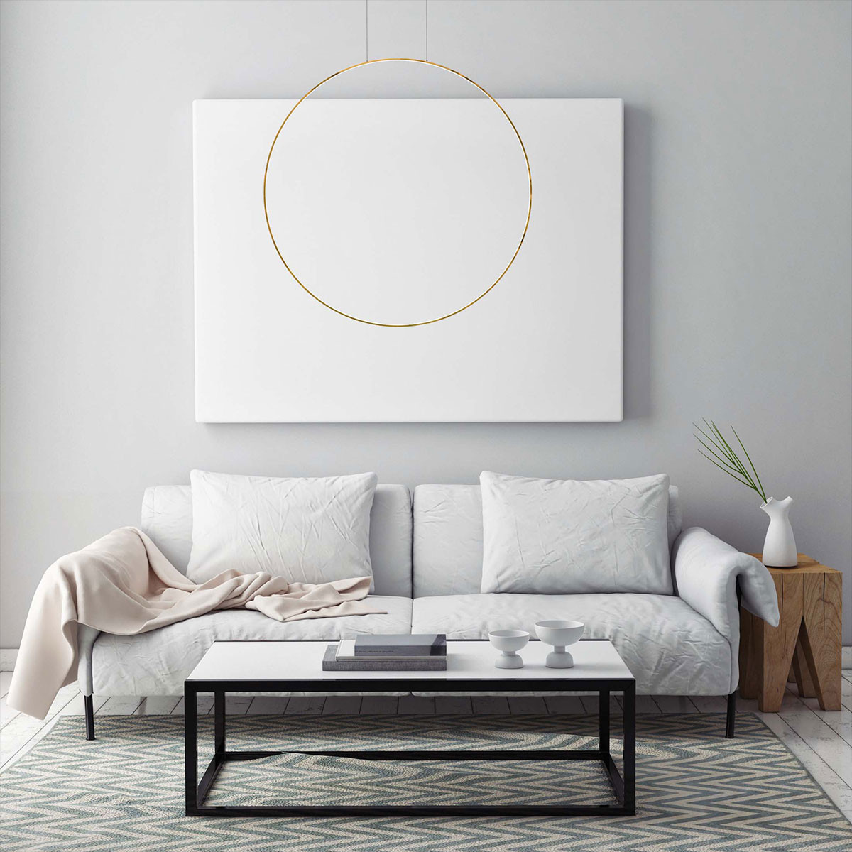 Lampa wisząca LED Mirror D60 o mocy 35W w złotym kolorze, zawieszona w centralnej części pomieszczenia, nad białą sofą. Tło stanowi jasna ściana z dużym, białym obrazem. Widać także stół kawowy z białymi naczyniami i drewnianą dekorację.