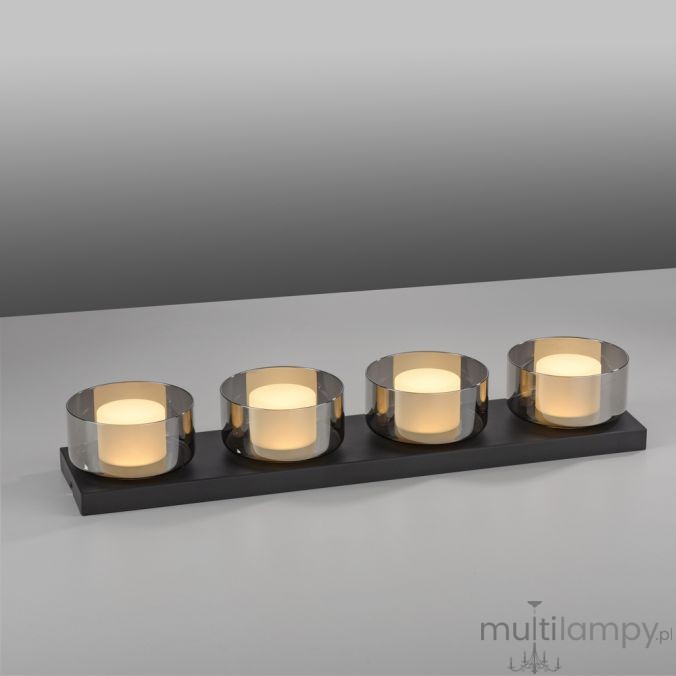 Lampa sufitowa Rika z czterema źródłami LED 26W, w czarnym dymionym kolorze. Okrągłe klosze z przezroczystego szkła na prostokątnej podstawie. Ujęcie frontalne, produkt leży na stole, tło w odcieniach szarości.
