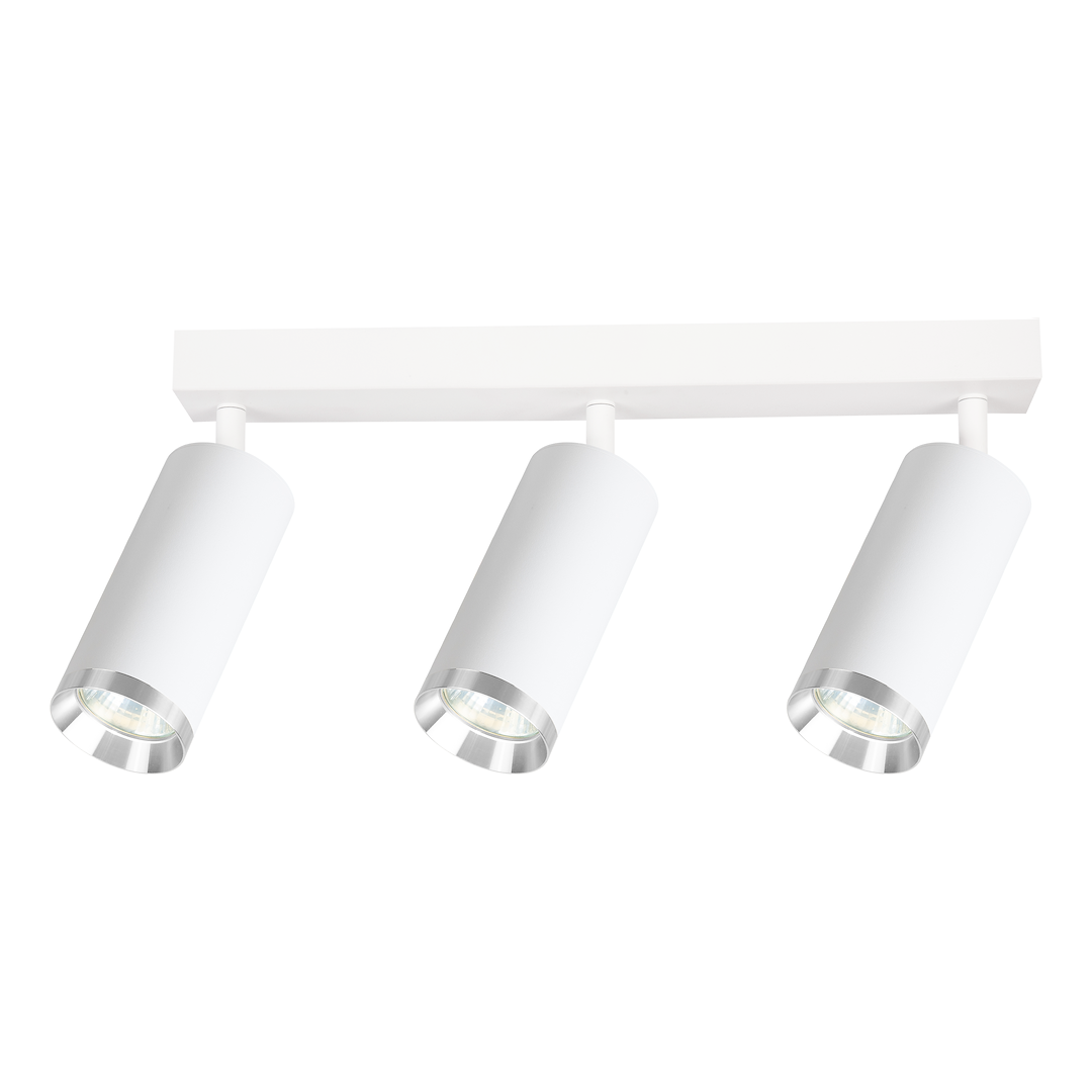 Lampa sufitowa Mica z trzema reflektorami w kolorze białym z chromowanymi akcentami, zamontowana na prostokątnej podstawie. Reflektory o cylindrycznym kształcie, skierowane w różnych kierunkach, idealne do oświetlenia wnętrz.