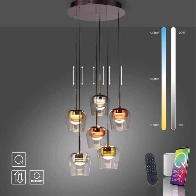 Lampa wisząca Q-kon z pilotem, 6 żarówek LED 36W, z kolorowymi kloszami w odcieniach złota i miedzi. Wisi na cienkich linkach, z możliwością regulacji wysokości. Oświetlenie zmienne w zakresie 2700K-5000K, z ikonami funkcji na lewym dolnym rogu.