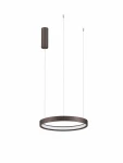 Lampa wisząca Zacapu D40 w kolorze brązowym, z okrągłym, matowym kloszem LED o mocy 22W. Zawieszona na cienkich linkach, z cylindrycznym elementem montażowym. Kształt minimalistyczny, idealna do nowoczesnych wnętrz.