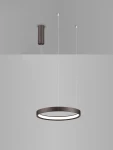 Lampa wisząca Zacapu D40 z brązowym metalowym korpusem, okrągła, z wbudowanym źródłem światła LED 22W. Zawieszona na cienkich linkach, z zamocowaniem sufitowym, prezentuje nowoczesny design, idealna do różnych wnętrz.