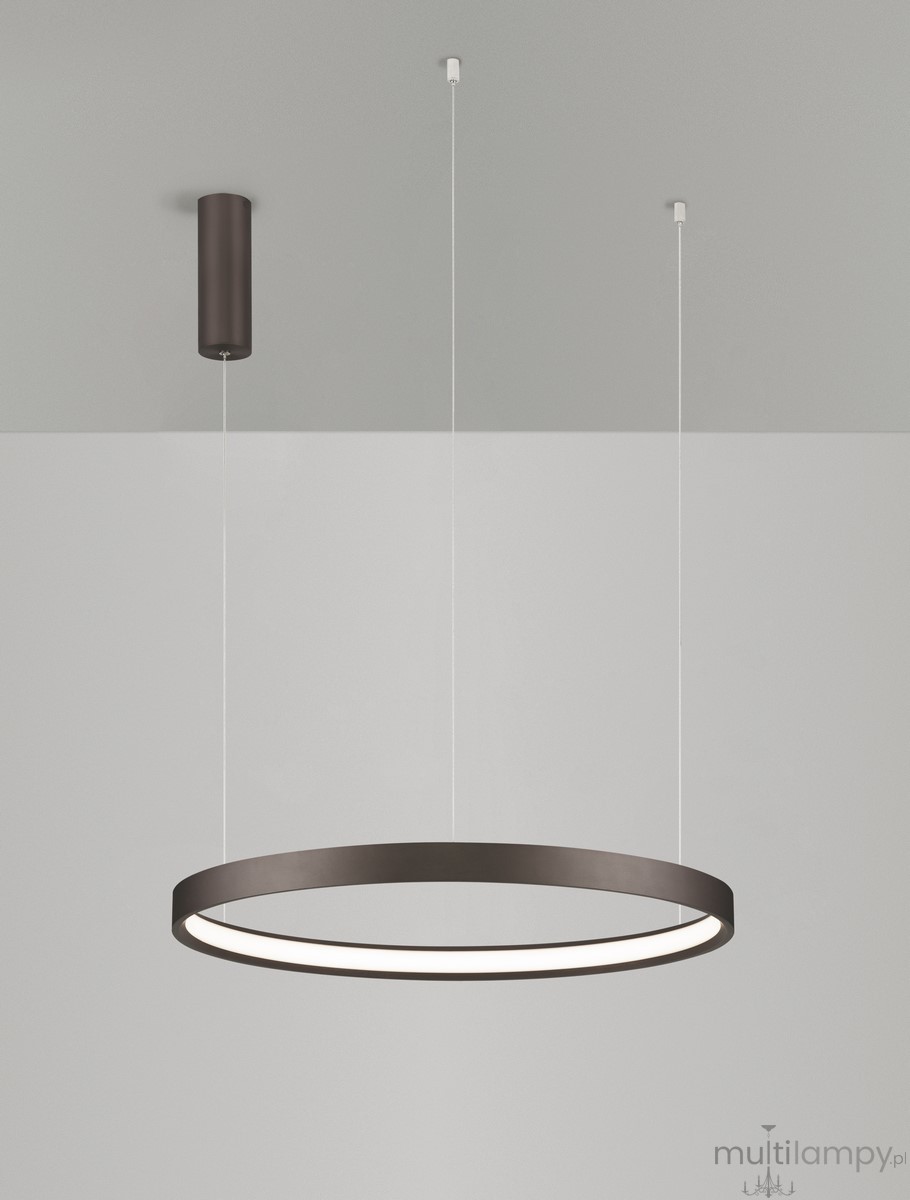 Lampa wisząca Zacapu D60 w brązowym kolorze, z okrągłym metalowym korpusem i białym źródłem LED, zawieszona na dwóch cienkich linkach. Montaż sufitowy z cylindrycznym uchwytem. Minimalistyczny design, idealna do nowoczesnych wnętrz.