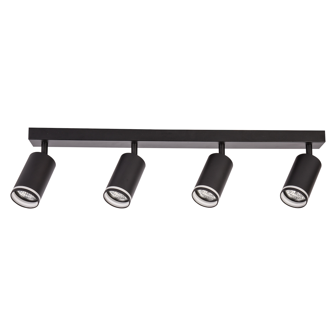 Czarna lampa sufitowa typu spot z czterema reflektorami GU10, zamontowana na prostokątnej podstawie. Reflektory są cylindryczne, skierowane w różnych kierunkach, co umożliwia regulację oświetlenia. Prosta, nowoczesna konstrukcja, idealna do wnętrz.