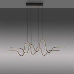 Lampa wisząca LED Altitude 59W 3000K w kolorze czarnym, o organicznej, falistej formie. Zawieszona na czarnych linkach, z prostokątnym mocowaniem sufitowym, emituje ciepłe światło, idealna do nowoczesnych wnętrz.