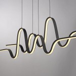 Lampa wisząca LED Altitude 59W 3000K w kolorze czarnym, o falistym kształcie. Wykonana z metalu z wbudowanym oświetleniem LED, zawieszona na cienkich linkach. Tło jednolite, szare, podkreślające nowoczesny design.