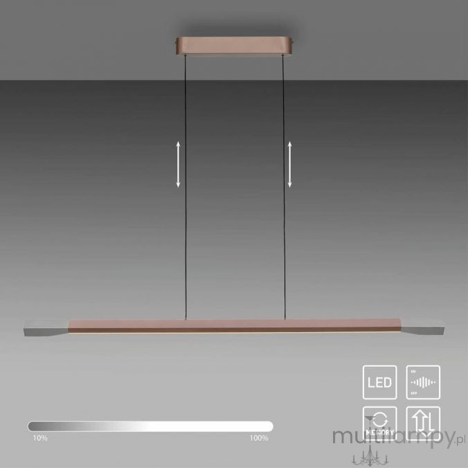 Lampa wisząca LED 27W w kolorze brązowym i aluminium, o kształcie prostokątnym. Zawieszona na dwóch cienkich linkach, z możliwością regulacji wysokości. Wbudowane funkcje dimmera oraz pamięci ustawień. Tło jednolite, szare.