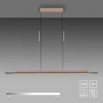 Lampa wisząca LED 27W w kolorze brązowym i aluminium, o kształcie prostokątnym. Zawieszona na dwóch cienkich linkach, z możliwością regulacji wysokości. Wbudowane funkcje dimmera oraz pamięci ustawień. Tło jednolite, szare.