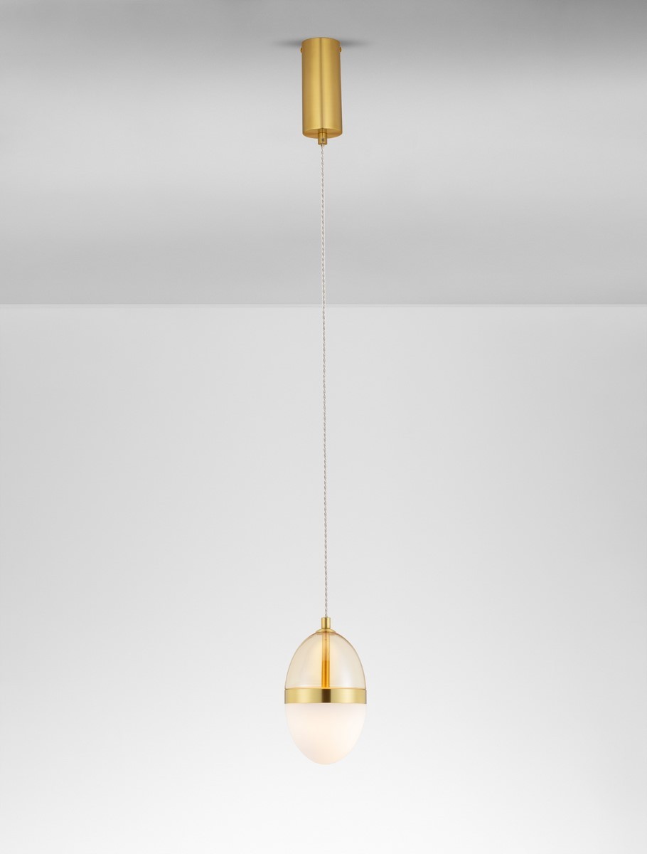 Lampa wisząca Arena 1xLED 13W w złotym kolorze z przezroczystym kloszem w kształcie owalnym. Zawieszona na cienkim, białym przewodzie, z metalowym mocowaniem sufitowym. Prosta, elegancka forma idealna do nowoczesnych wnętrz.