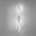 Lampa sufitowa Q-swing LED 24W CCT w kolorze nikiel satyna, o nowoczesnym, spiralnym kształcie. Zainstalowana na ścianie, emitująca miękkie światło. Posiada pilot do zdalnego sterowania, idealna do nowoczesnych wnętrz.