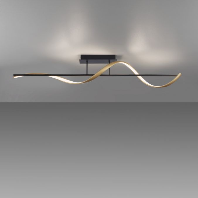Lampa sufitowa Q-swing LED 24W CCT w kolorze antracytowym z miedzianymi akcentami, o falistym kształcie. Zawieszona na prostokątnej podstawie, emitująca światło w górę i w dół. Zdalne sterowanie za pomocą pilota.