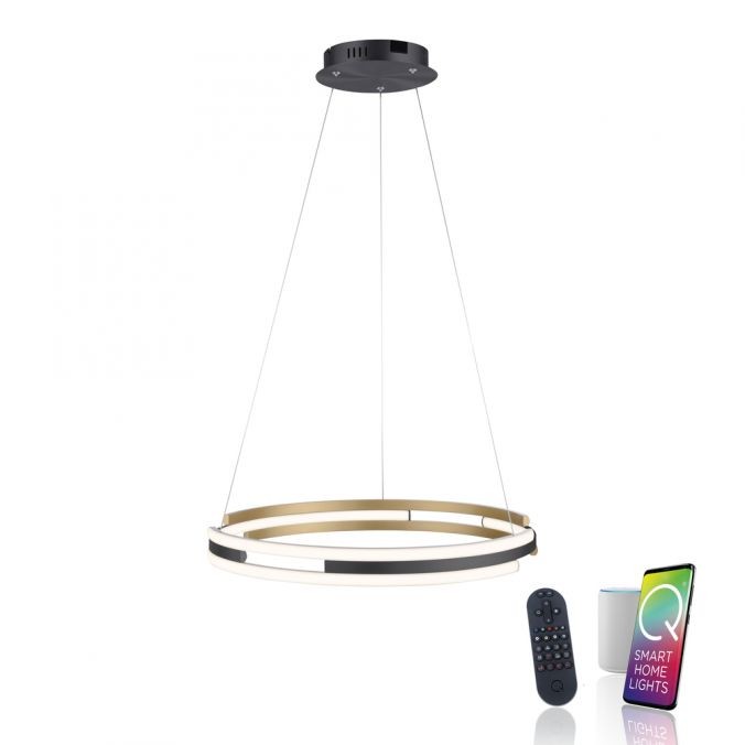 Lampa wisząca Q-beluga z pilotem LED 55W CCT w kolorze czarnym i mosiężnym, o okrągłym kształcie. Zawieszona na cienkich linkach, obok widoczny pilot oraz smartfon. Elementy oświetleniowe z białymi i czarnymi akcentami.