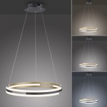 Lampa wisząca Q-beluga z pilotem LED 55W CCT w kolorze czarnym i mosiądzu, o okrągłym kształcie. Zawieszona na cienkich linkach, prezentuje różne odcienie światła. Widoczne detale w wykończeniach oraz elementy montażowe.