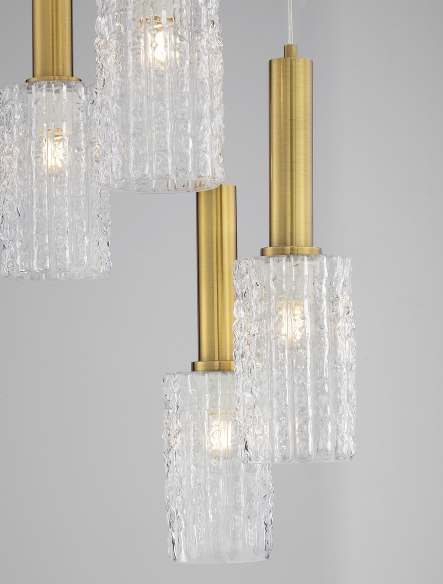 Lampa wisząca Oroya z pięcioma kloszami E27 w kolorze czarnym i złotym. Klosze z przezroczystego szkła o teksturowanej powierzchni, zamocowane na złotych rurkach. Ujęcie z boku, podkreślające detal i elegancki design.