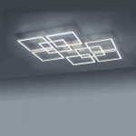 Lampa sufitowa Q-inigo z pilotem, LED 58W CCT, w kolorze niklu satynowego. Nowoczesny design z geometrycznymi kształtami w formie prostokątów, montowana sufitowo, na szarym tle.
