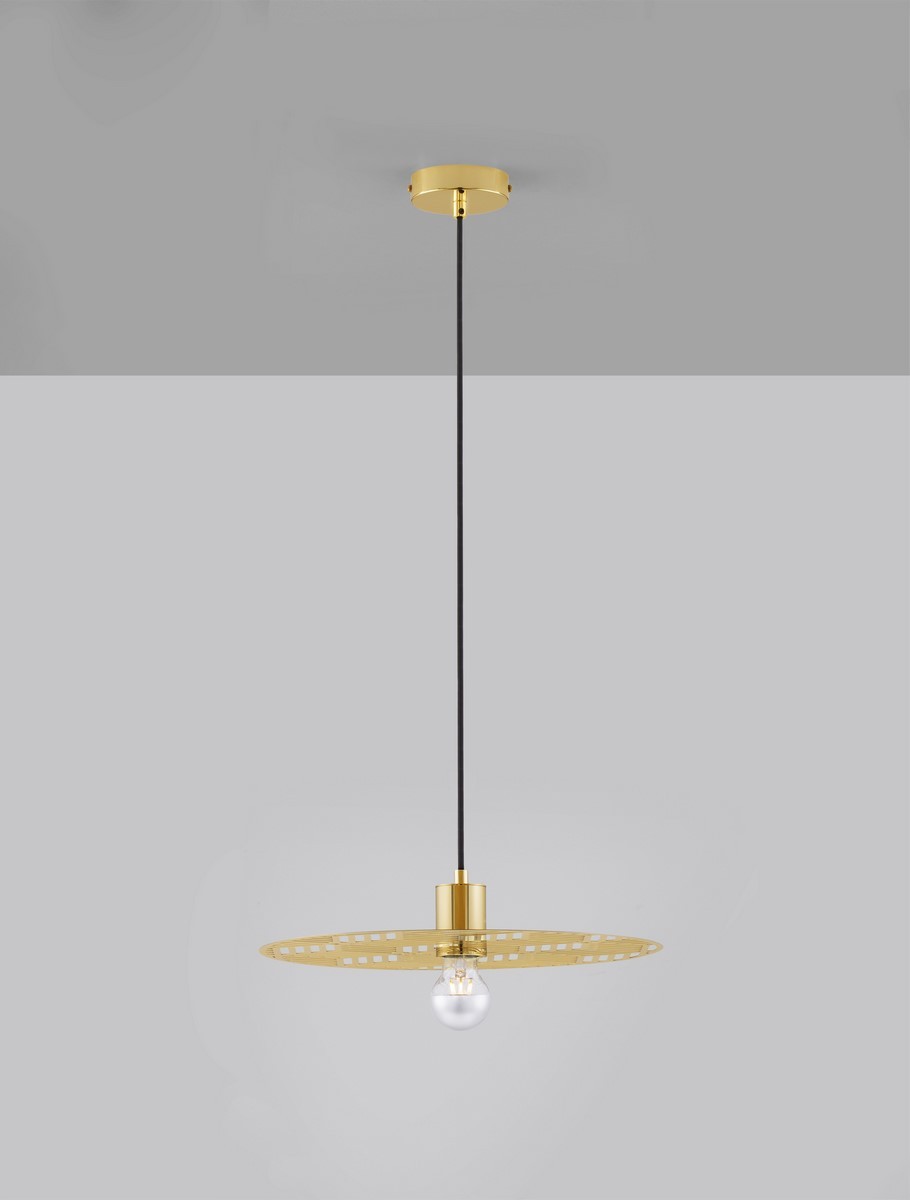 Lampa wisząca Bamepa 1xE27 w kolorze złotym, z okrągłym, perforowanym kloszem i przezroczystą żarówką. Zawieszona na czarnym przewodzie, montowana do sufitu. Prosta forma, nowoczesny design, idealna do aranżacji wnętrz.