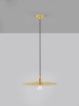 Lampa wisząca Bamepa 1xE27 w kolorze złotym, z okrągłym, perforowanym kloszem i przezroczystą żarówką. Zawieszona na czarnym przewodzie, montowana do sufitu. Prosta forma, nowoczesny design, idealna do aranżacji wnętrz.