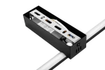 Kinkiet LED Lira 120 w kolorze czarnym, moc 18W, barwa światła 4000K. Widoczna metalowa obudowa z otworami wentylacyjnymi, zamontowany w sposób poziomy. Przewody elektryczne wewnątrz, minimalistyczny design.