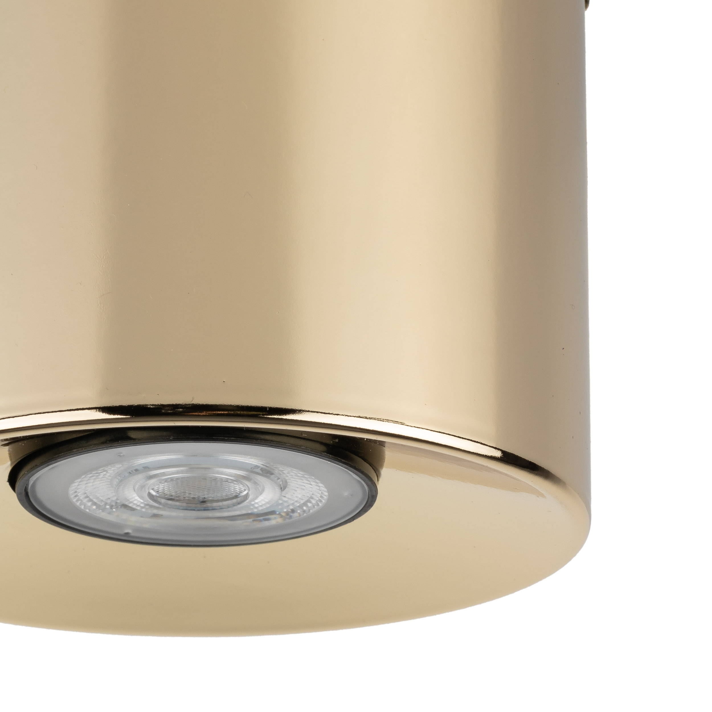 Lampa sufitowa Orion 1xGU10 w kolorze złotym, o błyszczącej powierzchni. Produkt pokazany w zbliżeniu, z widocznym źródłem światła. Kształt okrągły, zamontowany na suficie. Idealna do nowoczesnych wnętrz.