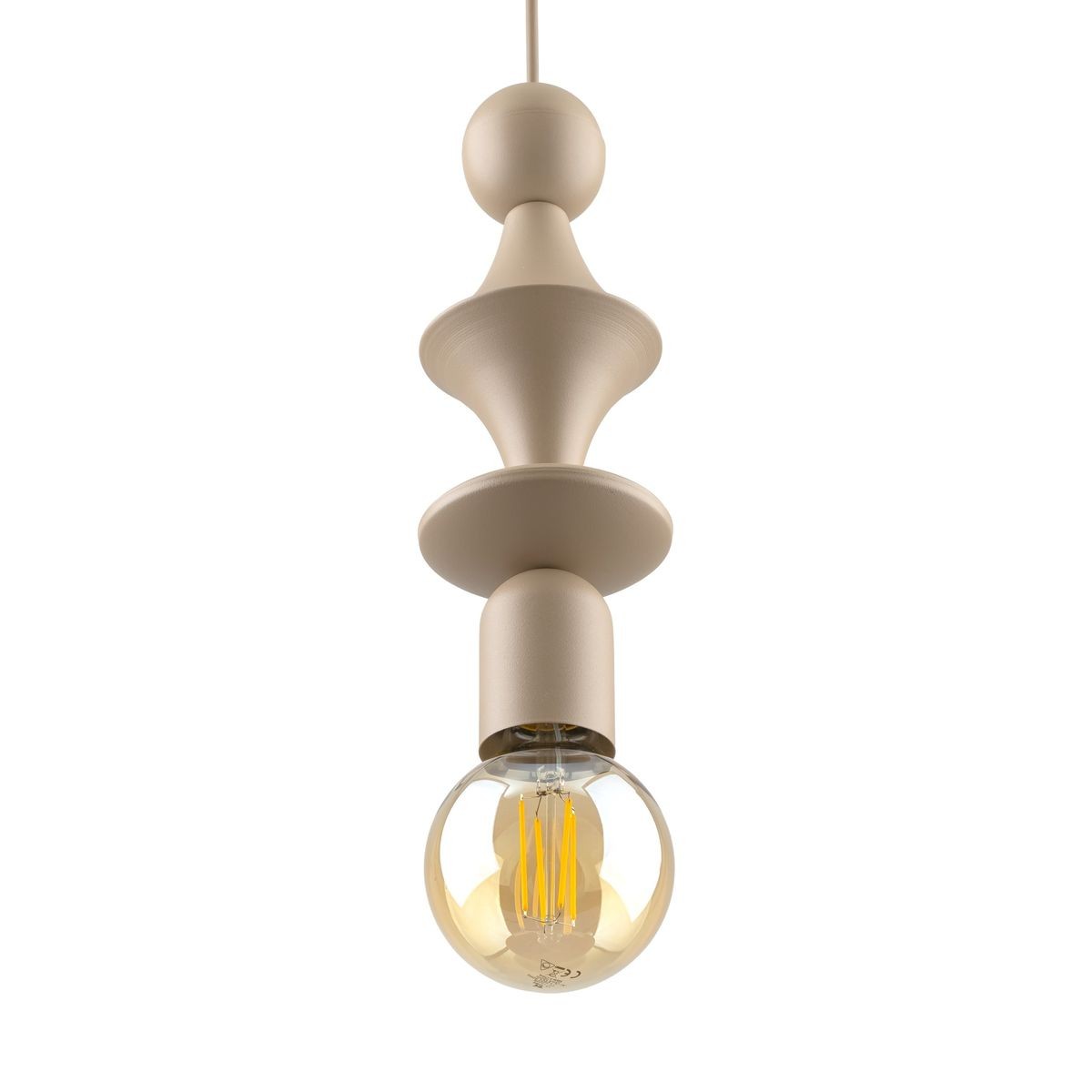 Beżowa lampa wisząca Tower z jednym gniazdem E27, o nowoczesnym kształcie z dekoracyjnymi elementami w formie kul i stożków. Zawieszona na cienkim przewodzie, z przezroczystą żarówką na dole, na jednolitym tle.
