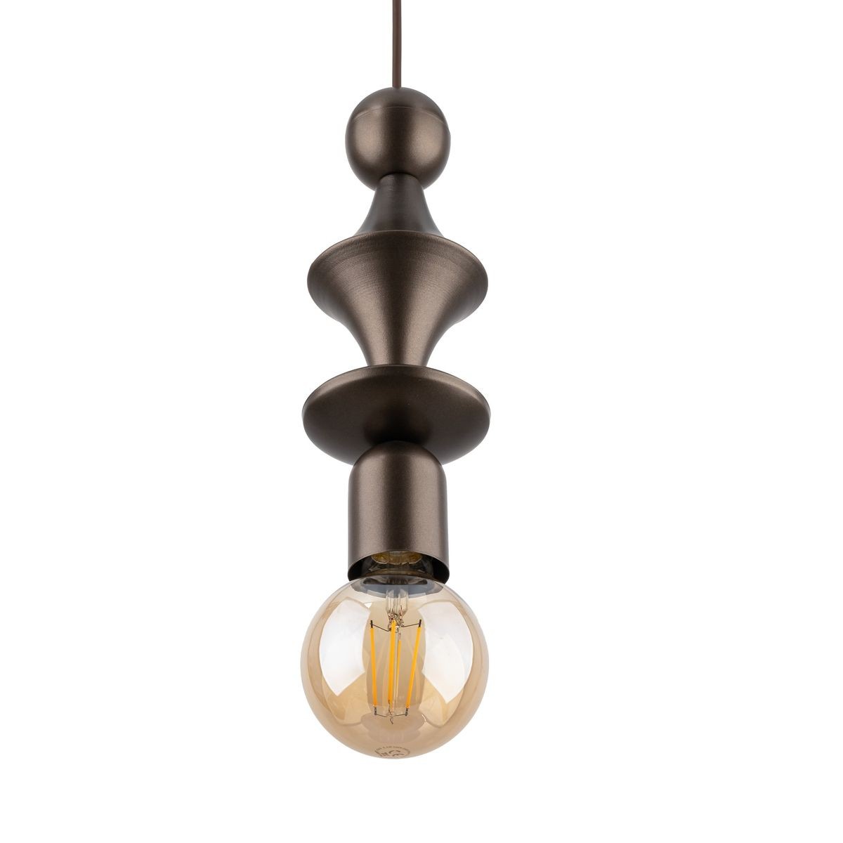 Lampa wisząca Tower w brązowym kolorze z jedną oprawą E27, z charakterystycznym kształtem z kulistym kloszem. Ujęcie z przodu ukazuje detale konstrukcji oraz żarówkę w środku. Idealna do nowoczesnych wnętrz.