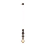 Lampa wisząca Tower w kolorze brązowym, z jednym gniazdem E27. Ma smukły kształt z dekoracyjnymi elementami oraz przezroczystą żarówką. Zawieszona na cienkim kablu, montowana do sufitu. Tło jednolite, podkreślające elegancki design.
