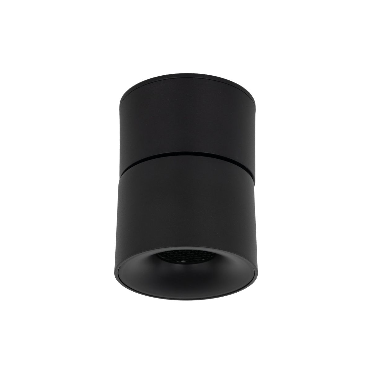 Lampa sufitowa Spark w kolorze czarnym z pojedynczym źródłem LED 10W. Okrągła, matowa obudowa z widoczną siatką wentylacyjną. Ujęcie frontalne, produkt zamontowany na suficie. Idealna do oświetlenia wnętrz.