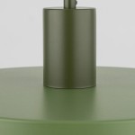 Lampa wisząca Sila D30 w kolorze zielonym, wykonana z metalu. Widoczna podstawa o matowej fakturze oraz okrągły element mocujący. Złącze do żarówki E27 umieszczone centralnie. Prosta forma, idealna do nowoczesnych wnętrz.