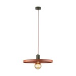 Lampa wisząca Sila D40 z brązowym ceglastym kloszem i metalowym, zielonym uchwytem. Posiada jedno gniazdo E27. Wisi na długim przewodzie, prezentując minimalistyczny design na białym tle.