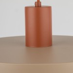 Lampa wisząca Sila D30 z kloszem w kolorze beżowym i ceglasta, z metalowym uchwytem o okrągłym kształcie. Ujęcie z góry, pokazujące detal mocowania i struktury powierzchni.