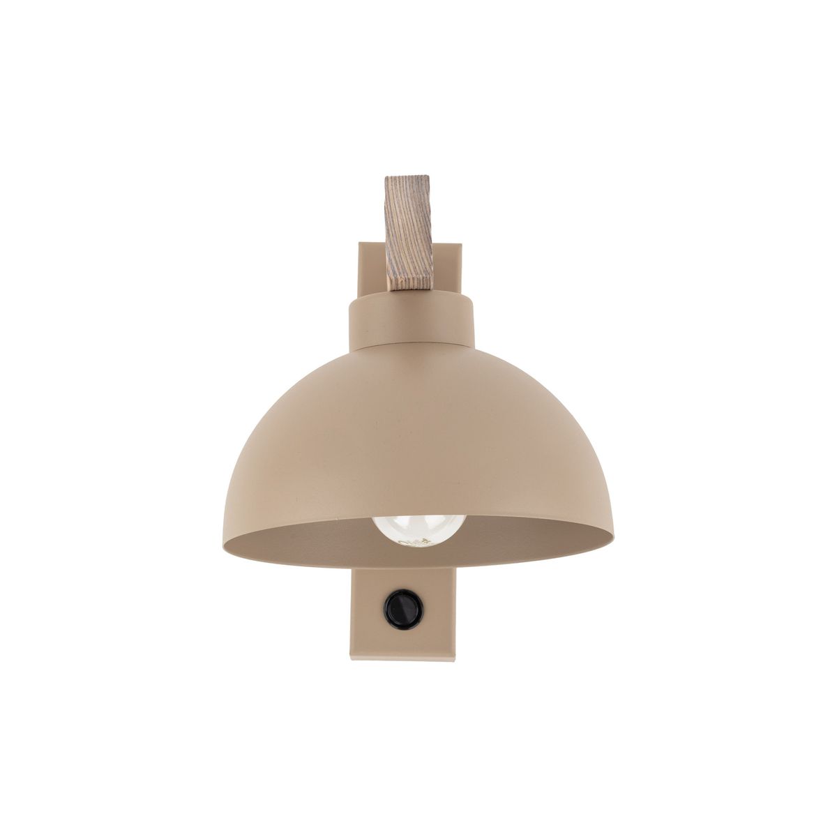 Kinkiet Oslo w kolorze beżowym z jasnego drewna, z metalową, półokrągłą czaszą. Widoczny uchwyt z materiału w paski i przycisk włącznika. Produkt zawiera miejsce na żarówkę E27. Ujęcie frontalne, na białym tle.