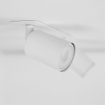 Lampa sufitowa podtynkowa Nex 2xGU10 w kolorze białym. Okrągła, matowa obudowa z widocznym kloszem. Montaż podtynkowy, złożona z dwóch źródeł światła. Ujęcie z boku, na jednolitym tle.