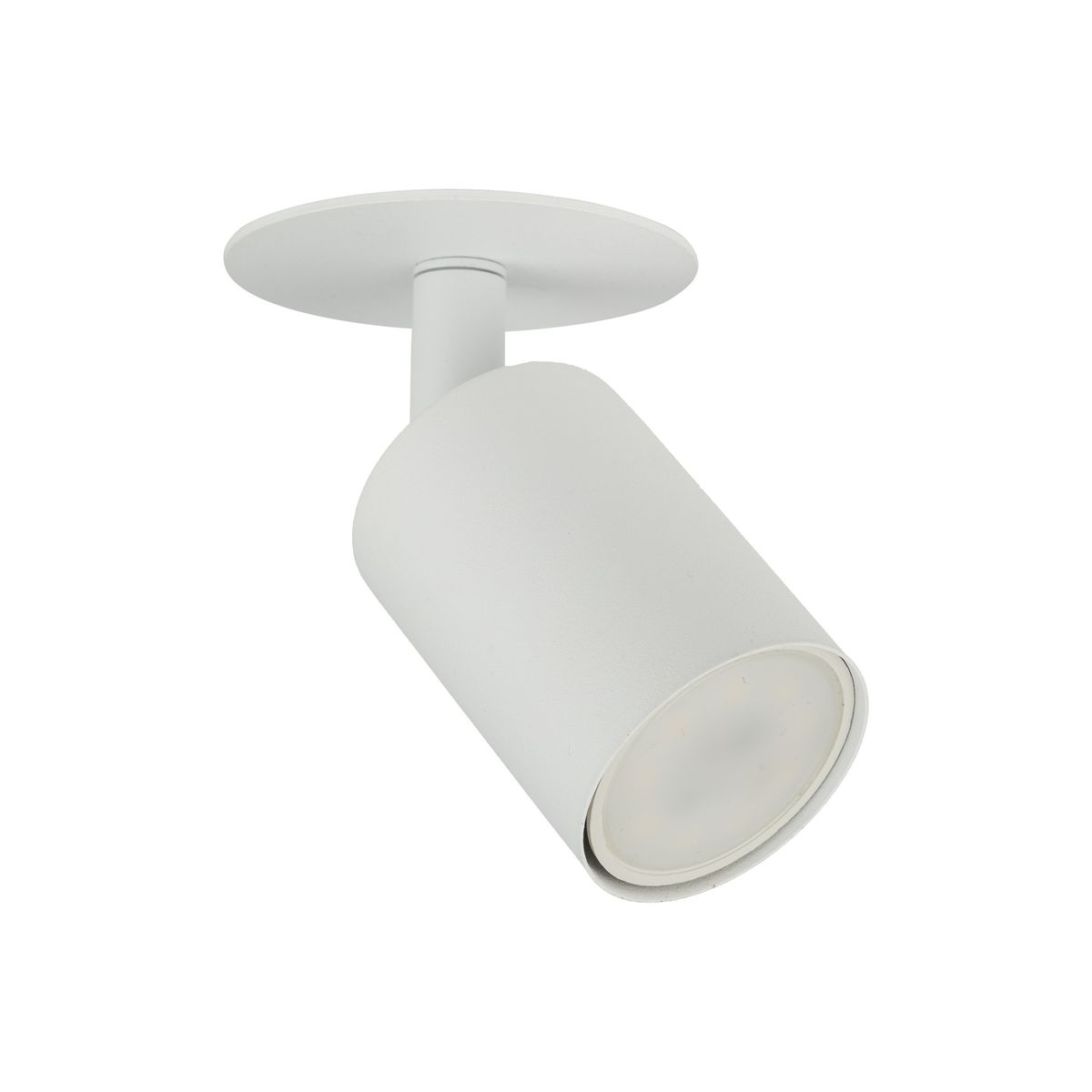Lampa sufitowa podtynkowa Nex 1xGU10 w kolorze białym. Cylindryczny kształt z matową powierzchnią, zamontowana na okrągłej podstawie. Widać klosz z przezroczystym szkłem, skupiającym światło. Ujęcie z boku, pod kątem.