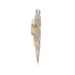 Kinkiet Monstera 3xG9 w kolorze beżowym, o kształcie liścia z metalową obudową. Widoczna lampa z diodami LED z przodu, zamontowana na ścianie. Prosty, nowoczesny design, idealny do aranżacji wnętrz. Tło białe, co podkreśla formę lampy.