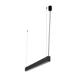 Lampa wisząca Luxe 1xLED CCT w kolorze czarnym, o prostokątnym kształcie. Zawieszona na dwóch cienkich linkach, z okrągłym mocowaniem sufitowym. Wbudowane źródło światła LED. Prosty, nowoczesny design na jednolitym tle.
