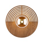 Kinkiet Lunar Wood D30 z drewna, z okrągłą podstawą i wyciętymi wzdłużnymi liniami. W centralnej części znajduje się przezroczysta oprawa z żarówką G9, podkreślająca naturalny wygląd drewna. Ujęcie frontalne.