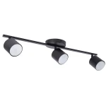 Lampa sufitowa Mila w kolorze czarnym z trzema reflektorami GX53, zamontowana na prostokątnej podstawie. Reflektory w formie cylindrów, skierowane w różnych kierunkach, zapewniają efektywne oświetlenie. Tło białe.
