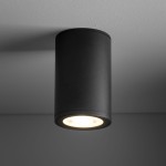 Lampa sufitowa Flare w kolorze czarnym, cylindryczna, z jedną oprawą GU10. Zawieszona na suficie, z widocznym źródłem światła, odpowiednia do użytku na zewnątrz dzięki klasie IP44.
