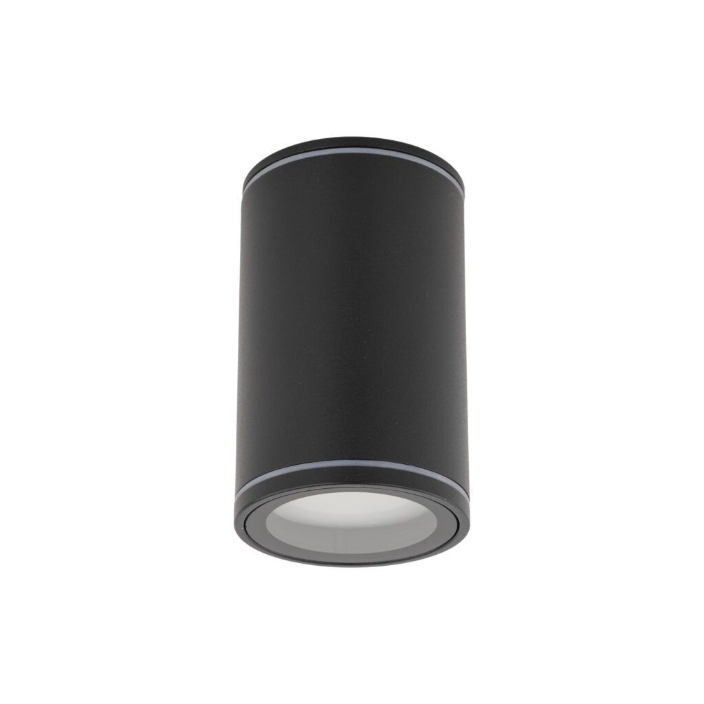 Czarna lampa sufitowa Flare o cylindrycznym kształcie, z pojedynczym gniazdem GU10. Wykonana z matowego materiału, z delikatnym, niebieskim akcentem na krawędzi. Produkt o stopniu ochrony IP44, zawieszony w pozycji pionowej.