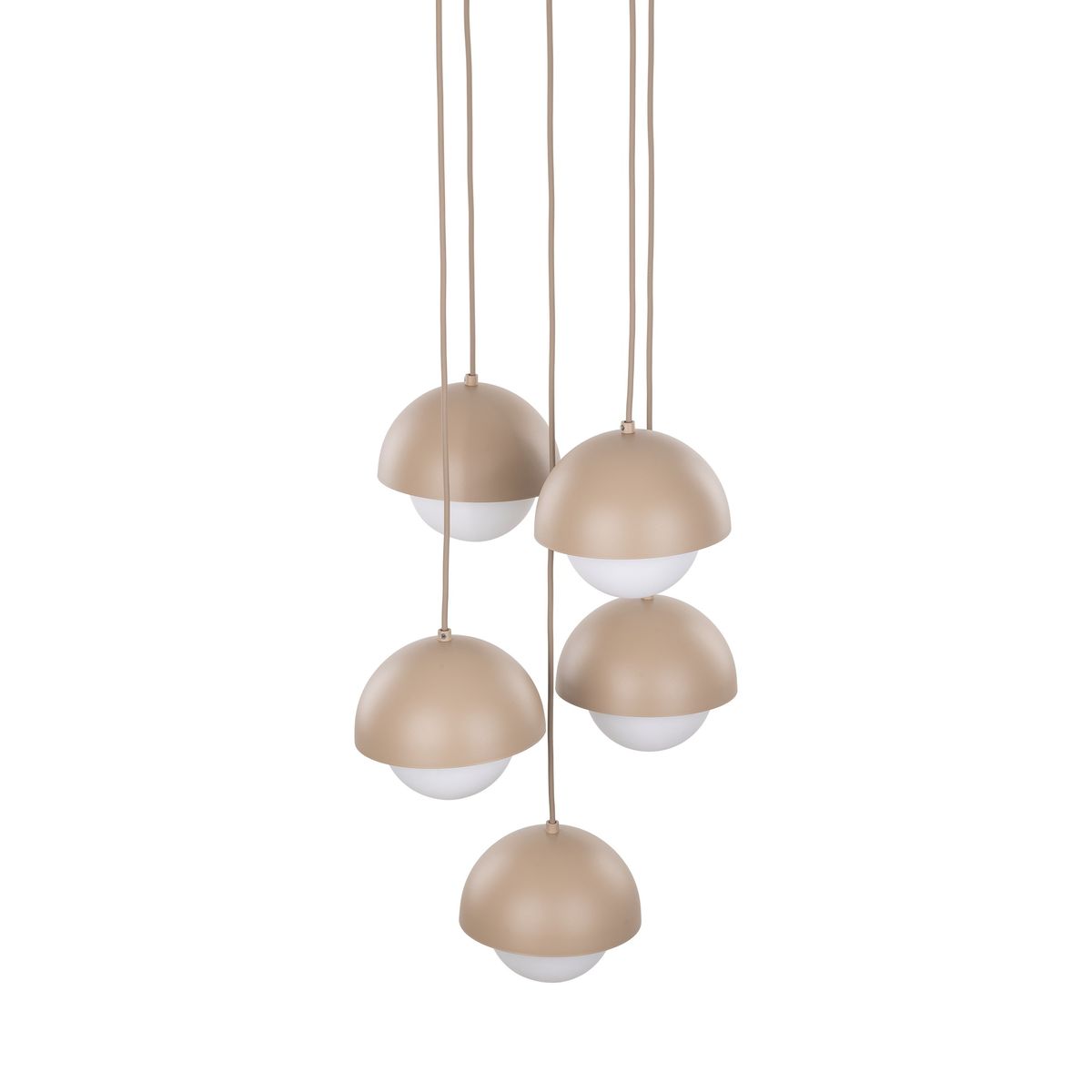 Lampa wisząca Bono z pięcioma kloszami, o okrągłych, matowych, beżowych osłonach oraz białymi kulistymi źródłami światła. Zawieszona na długich kablach, prezentuje nowoczesny design, idealna do różnych wnętrz.
