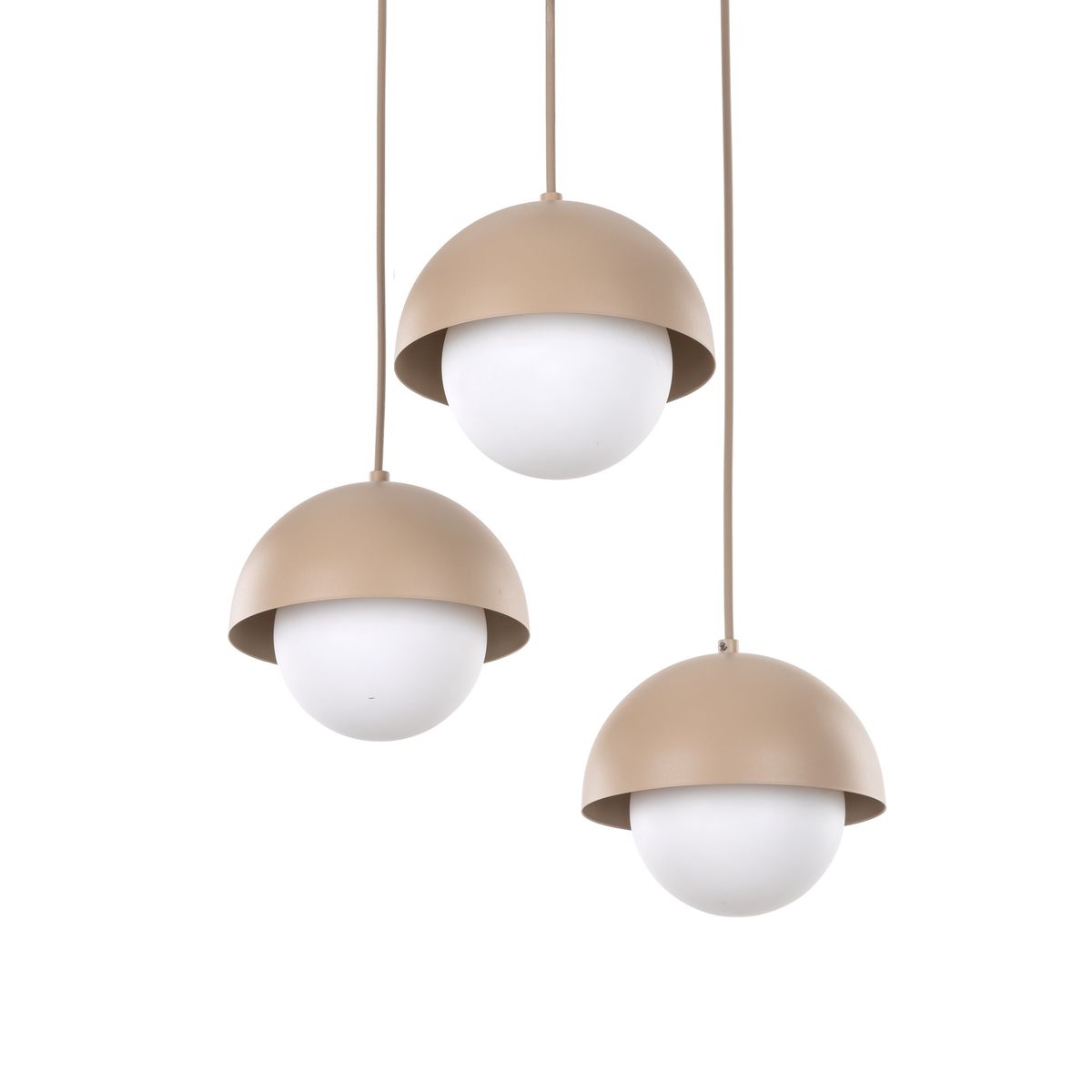 Lampa wisząca Bono 3xG9 z trzema oprawami o okrągłym kształcie. Każda z nich ma półkuliste, beżowe klosze z białymi, szklanymi kulami. Produkt zawieszony na cienkich przewodach, z eleganckim, minimalistycznym designem.