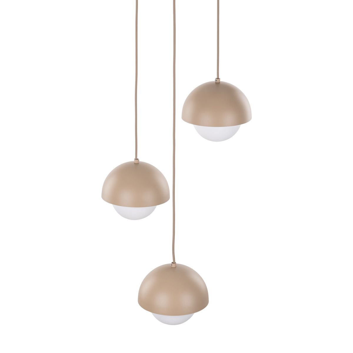 Lampa wisząca Bono z trzema kloszami w kształcie półkul, w kolorze beżowym, z białymi szklanymi elementami. Klosze zawieszone na długich przewodach, prezentują się w układzie asymetrycznym na jasnym tle.