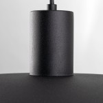 Czarna lampa wisząca Astra z mocowaniem E27, widok z bliska na górną część lampy. Materiał matowy, cylindryczny kształt, prosty design bez zdobień.