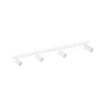 Lampa sufitowa Amis w kolorze białym z trzema reflektorami GU10. Produkt umieszczony na prostokątnej, białej podstawie, z reflektorami skierowanymi w różnych kierunkach. Idealna do oświetlenia wnętrz.