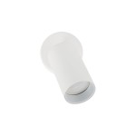 Biała lampa sufitowa Amis, model spot, z jedną oprawą na żarówkę GU10. Ujęcie z boku, pokazujące cylindryczny kształt i gładką powierzchnię. Prosta konstrukcja, zamontowana na okrągłej podstawie. Tło białe, co podkreśla minimalistyczny design.