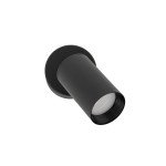 Lampa sufitowa Amis w kolorze czarnym z pojedynczym spotem na żarówkę GU10. Ujęcie z góry, pokazujące cylindryczny kształt oraz mocowanie do sufitu. Prosta, matowa faktura z białą osłoną na końcu lampy.