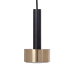 Lampa wisząca Stamp z lampą G9 i GX53, w kolorze czarnym i złotym. Posiada cylindryczny, czarny trzon oraz okrągłą podstawę w kolorze złotym, zawieszona na czarnym przewodzie. Idealna do nowoczesnych wnętrz.