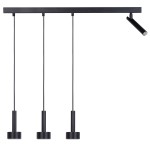 Lampa wisząca Stamp w kolorze czarnym, z jednym źródłem światła G9 oraz trzema GX53. Ułożona poziomo, z trzema zwisającymi oprawkami na cienkich przewodach, dodatkowo z jednym wysięgnikiem. Prosty, nowoczesny design.