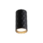Czarna lampa sufitowa tuba GU10 o cylindrycznym kształcie, z fakturą w diamentowe wzory. Widoczna osłona zewnętrzna matowa, a wewnętrzna złota. Lampa zamontowana w pozycji wiszącej, skierowana w dół, idealna do nowoczesnych aranżacji wnętrz.