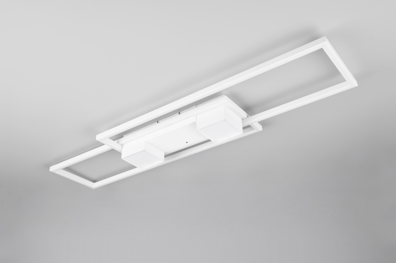 Biała lampa sufitowa Albany z pilotem, LED/37W, o nowoczesnym, prostokątnym kształcie. Ujęcie z dołu, z widocznym centralnym korpusem i minimalistycznymi ramkami. Montowana do sufitu, na jednolitym tle.